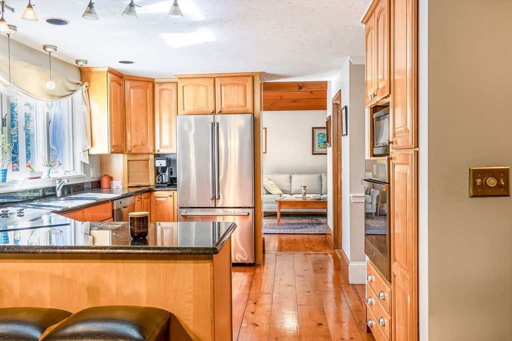 Bedroom, Interior, Kitchen, Pendant Lights, Stainless Steel Appliances, Wood Texture Flooring