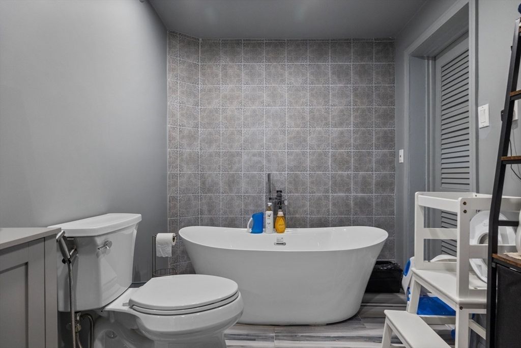 Bathroom, Free Standing Baths, Interior