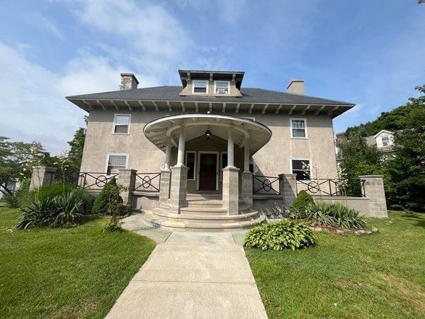 Exterior, Facade, American Foursquare