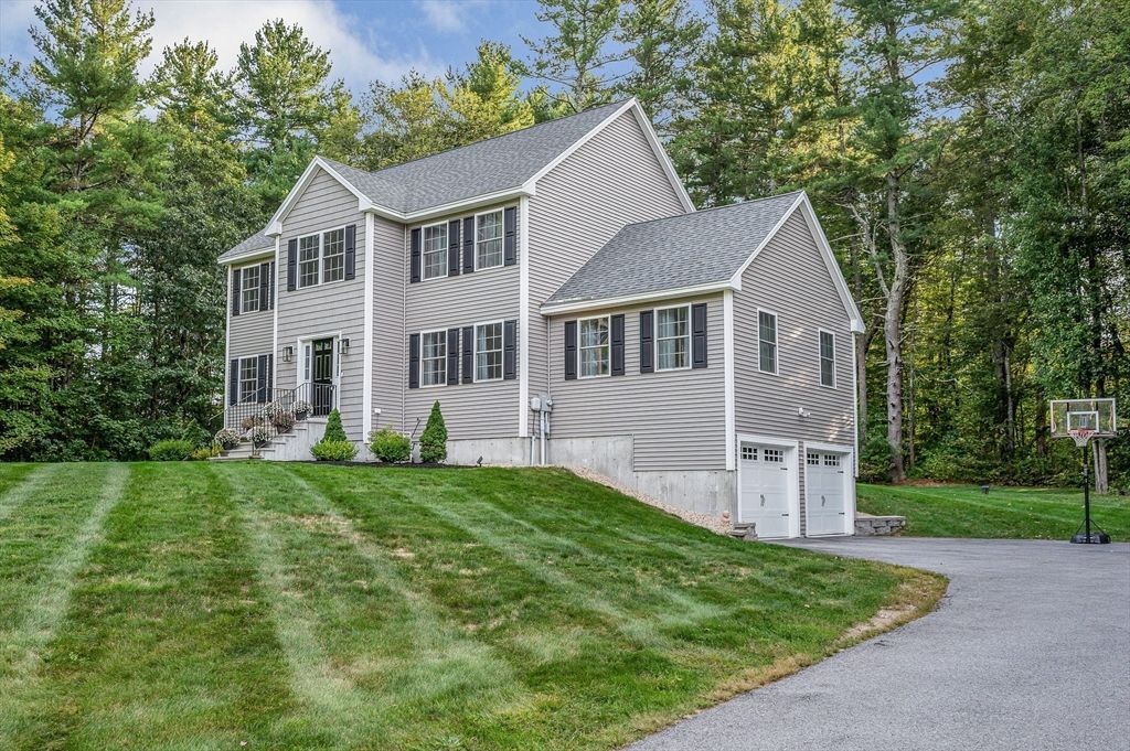Attached, Exterior, Facade, Farmhouse