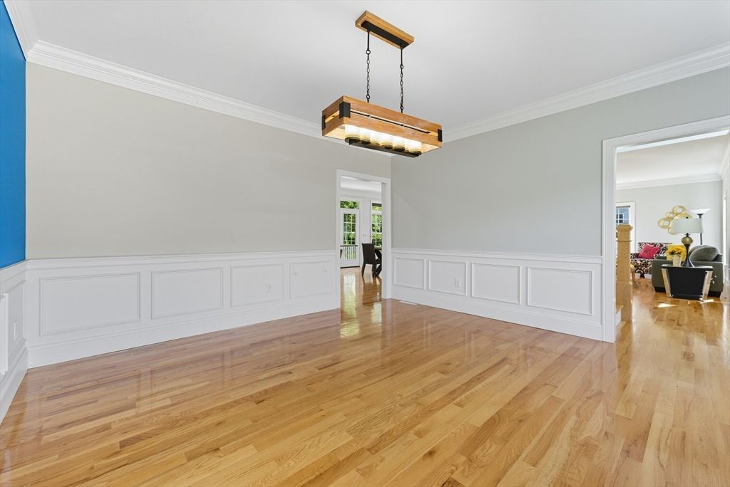 Empty room, Interior, Pendant Lights, Wood Texture Flooring