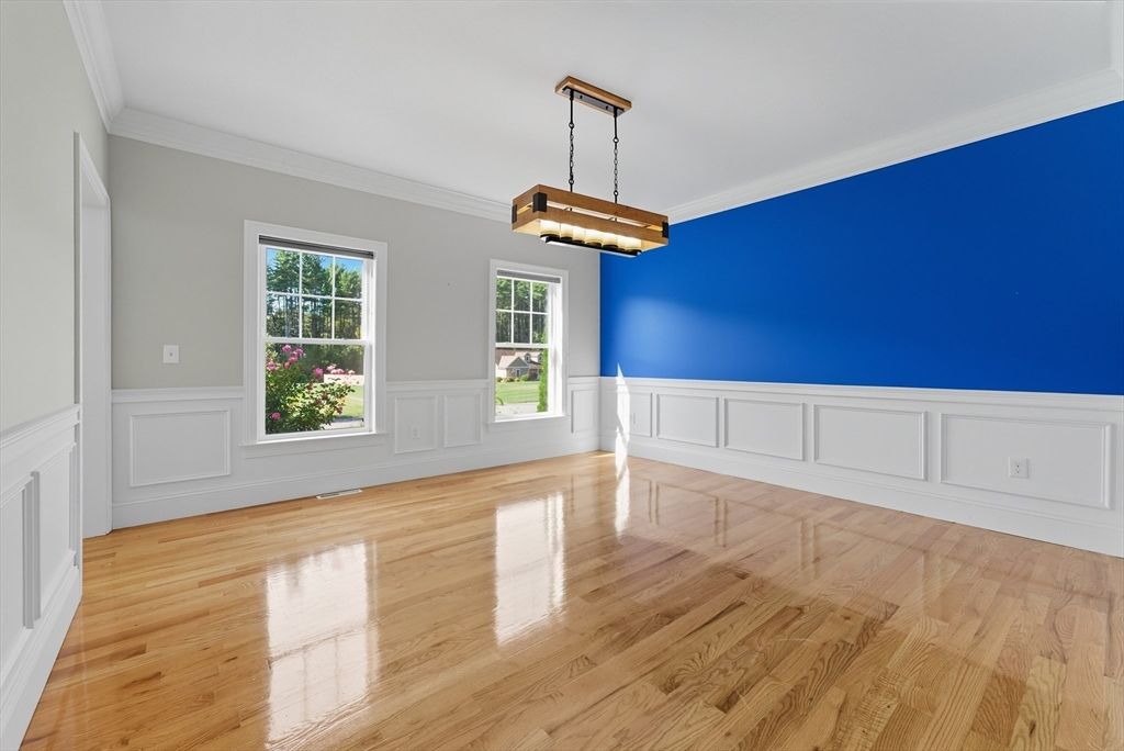 Empty room, Interior, Pendant Lights, Wood Texture Flooring