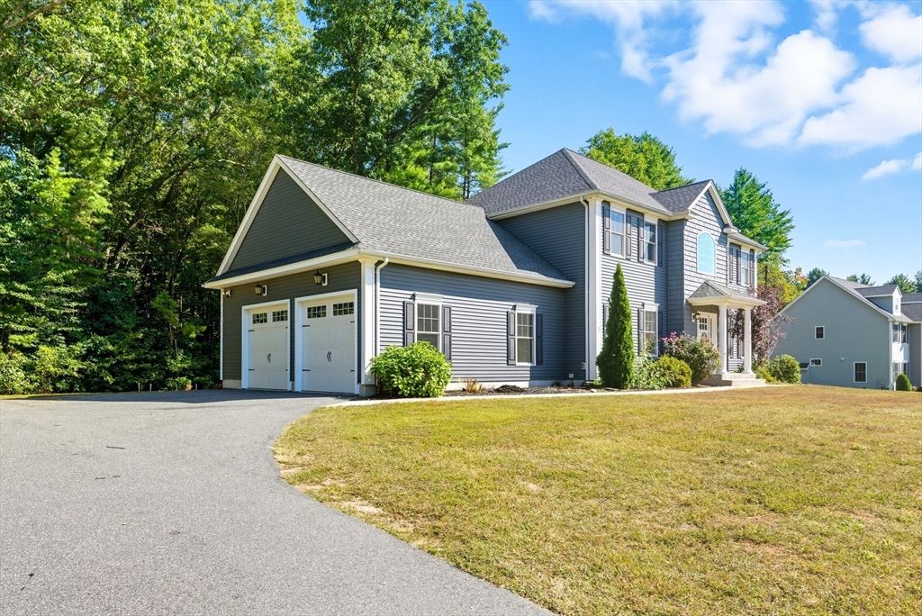Attached, Exterior, Facade, Farmhouse