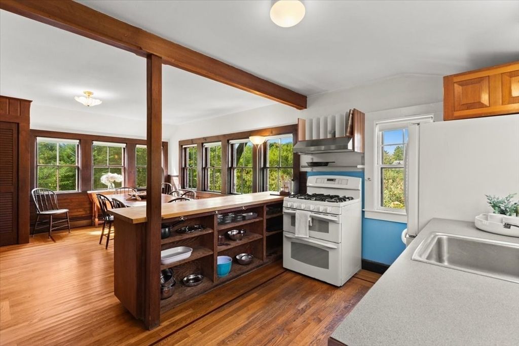 Dining room, Interior, Kitchen, Stainless Steel Appliances, Wooden Beams, Wood Texture Flooring