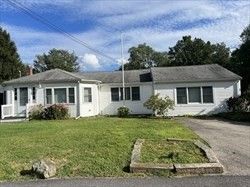Backyard, Exterior, Facade, Ranch