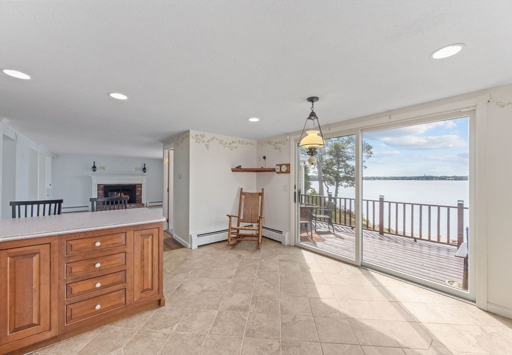 Fireplace, Interior, Recessed Lighting, Water