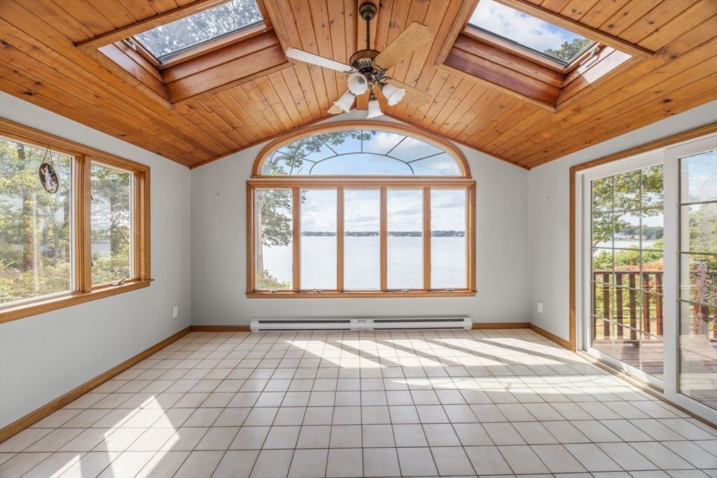 Empty room, Glass Ceilings, Interior, Sun Room, Wooden Ceilings