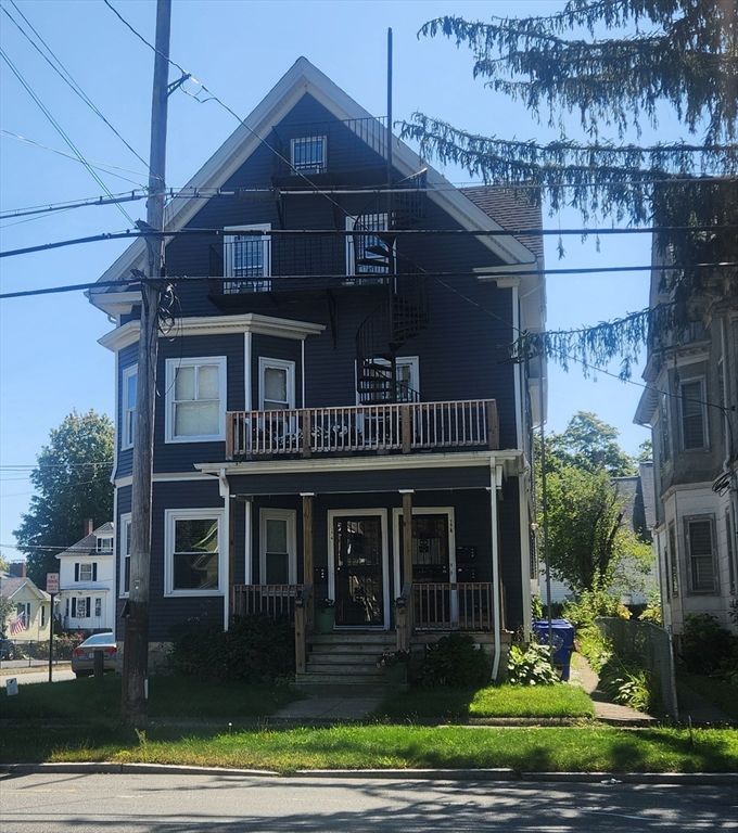 Exterior, Facade, Queen Anne Victorian
