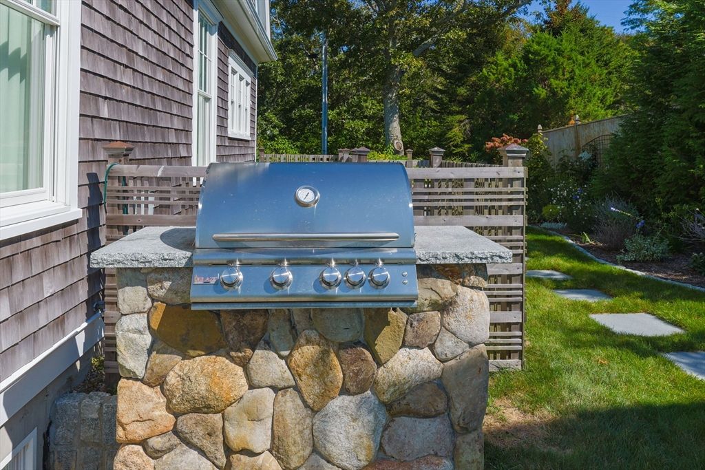 Exterior, Outdoor Kitchen