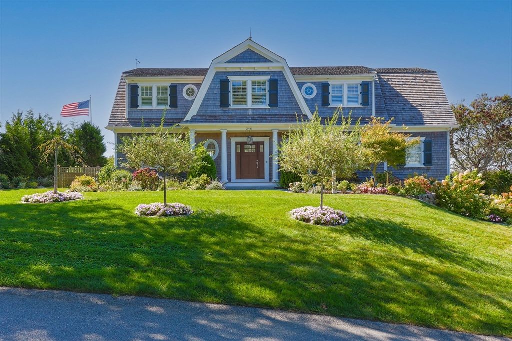 Attached, Exterior, Facade, Cape Cod