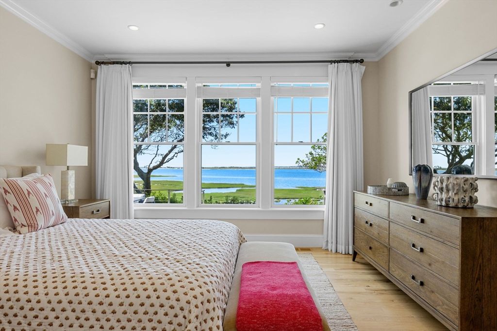 Bedroom, Interior, Recessed Lighting, Water, Wood Texture Flooring