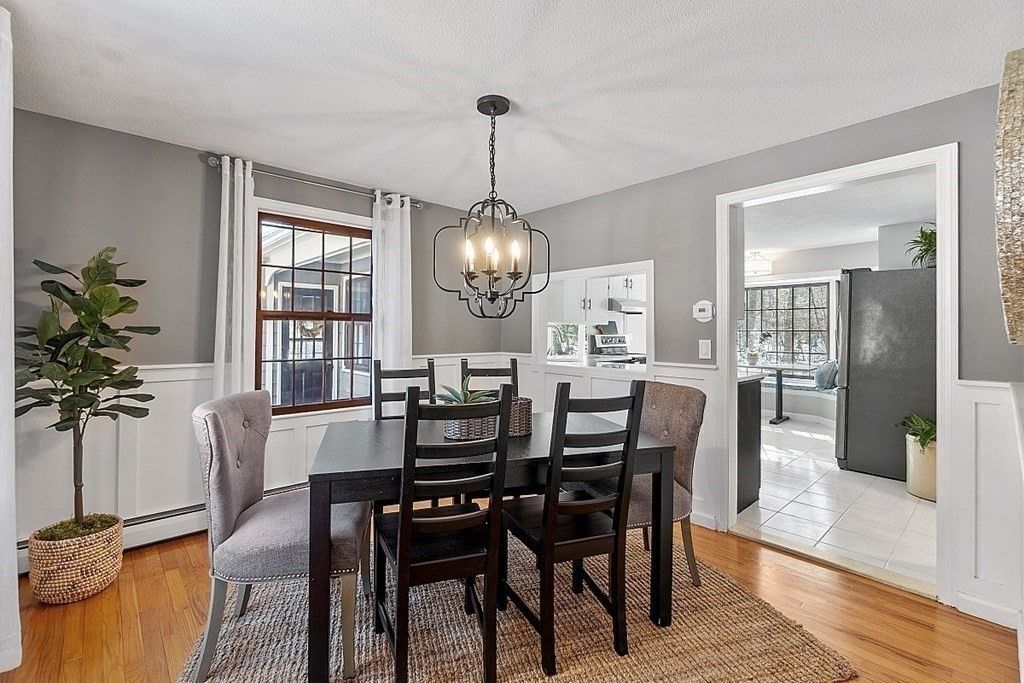 Chandelier, Dining room, Interior, Kitchen, Pendant Lights, Wood Texture Flooring