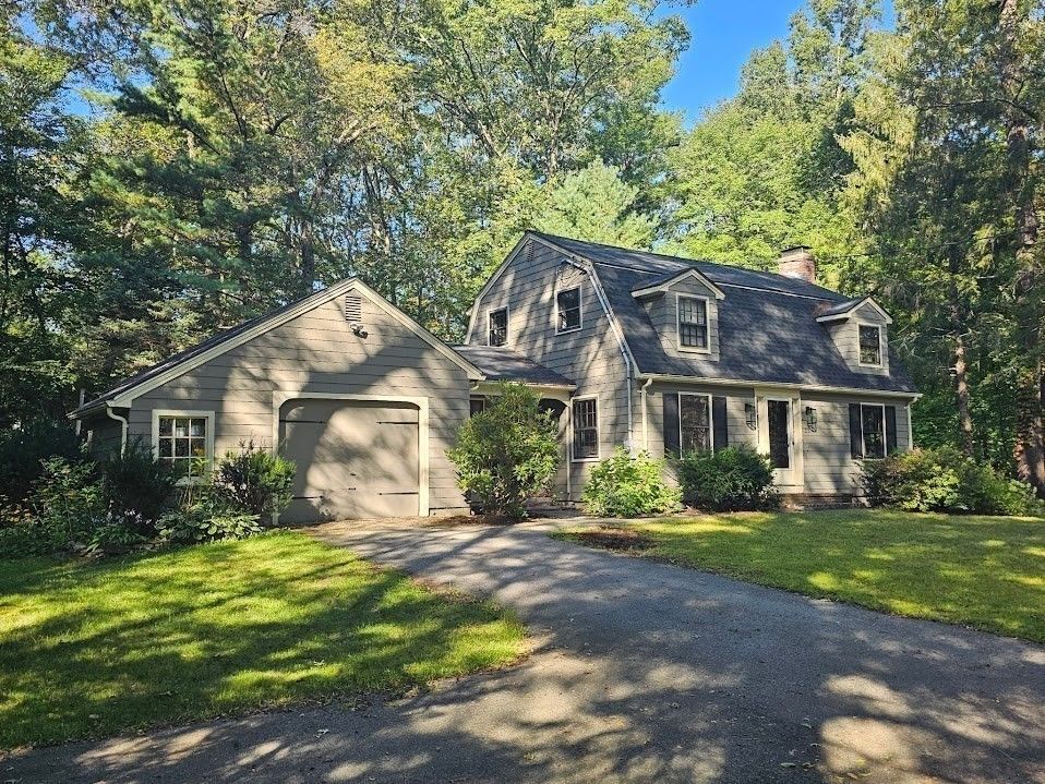 Attached, Exterior, Facade, Cape Cod