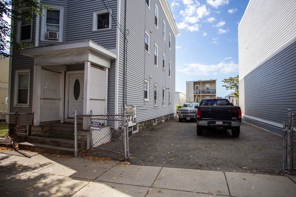 Exterior, Facade, None