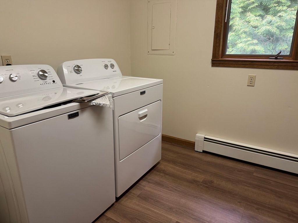 Interior, Washer, Wood Texture Flooring
