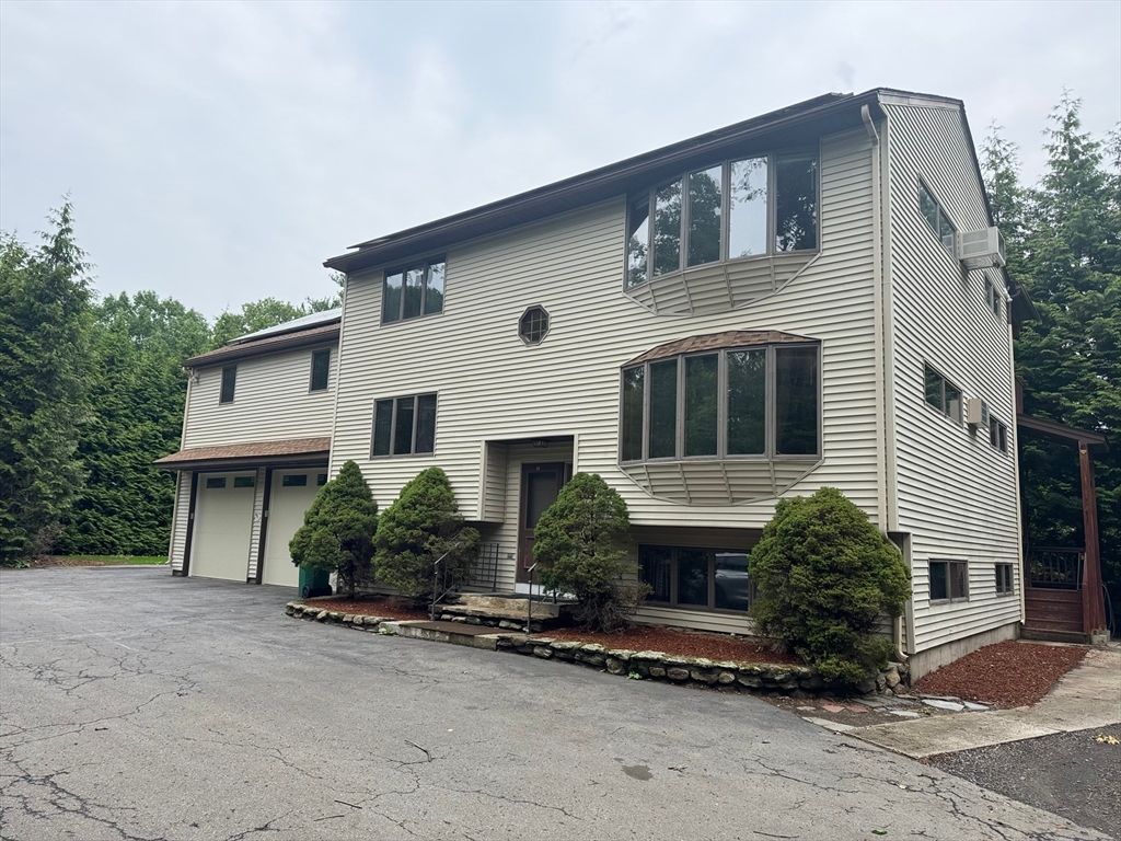 Attached, Exterior, Facade, Rowhouse