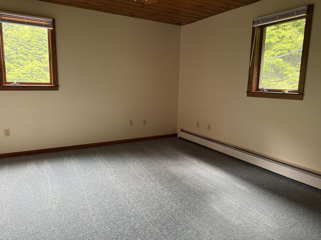 Empty room, Interior, Wooden Ceilings