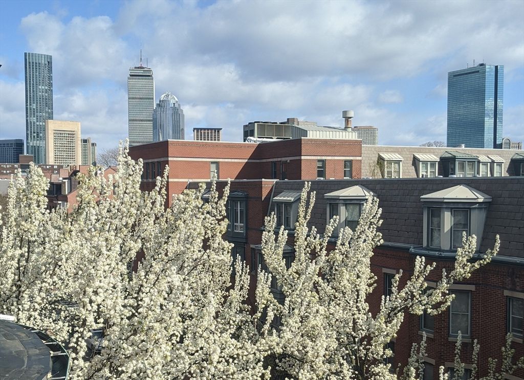 Exterior, Facade, Rowhouse