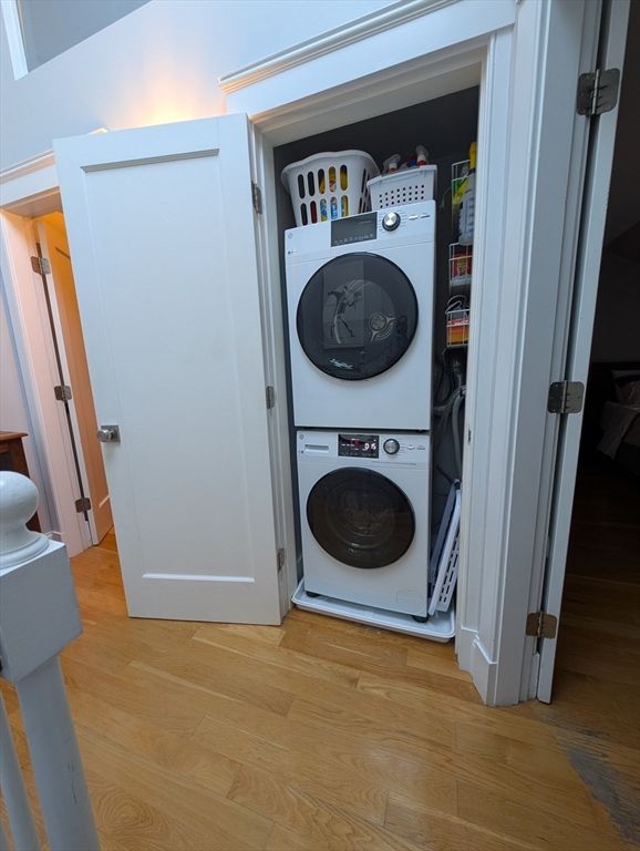 Interior, Utility Closets, Washer, Wood Texture Flooring