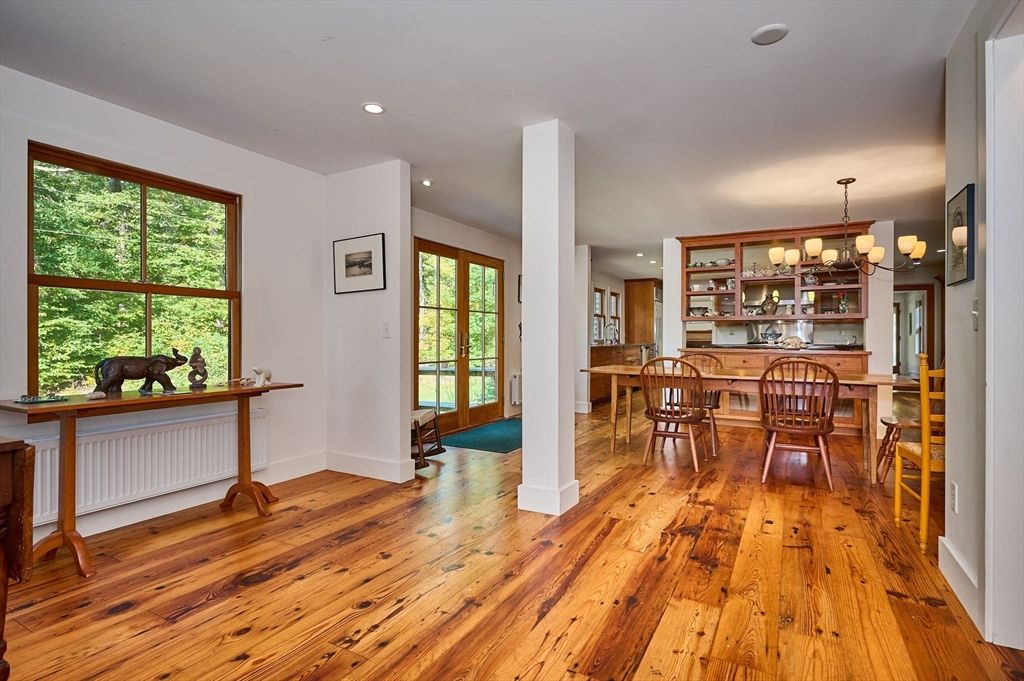 Chandelier, Dining room, Interior, Recessed Lighting, Wood Texture Flooring
