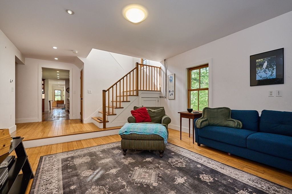 Interior, Recessed Lighting, Wood Texture Flooring