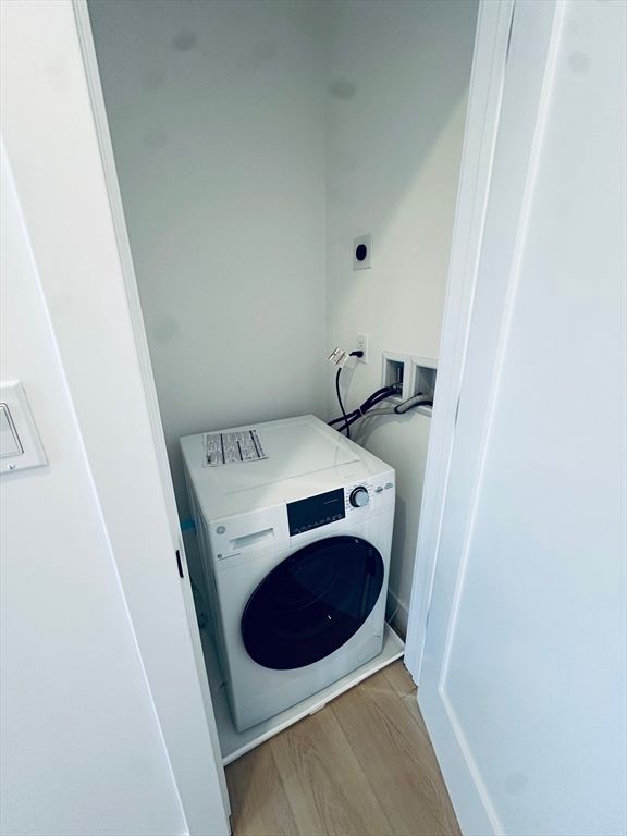 Interior, Washer, Wood Texture Flooring
