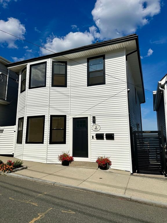 Attached, Exterior, Facade, Rowhouse