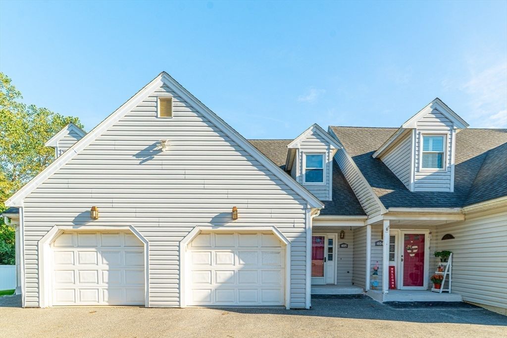 Attached, Exterior, Facade, Cape Cod