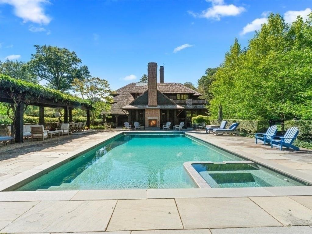Exterior, Fireplace, Pool