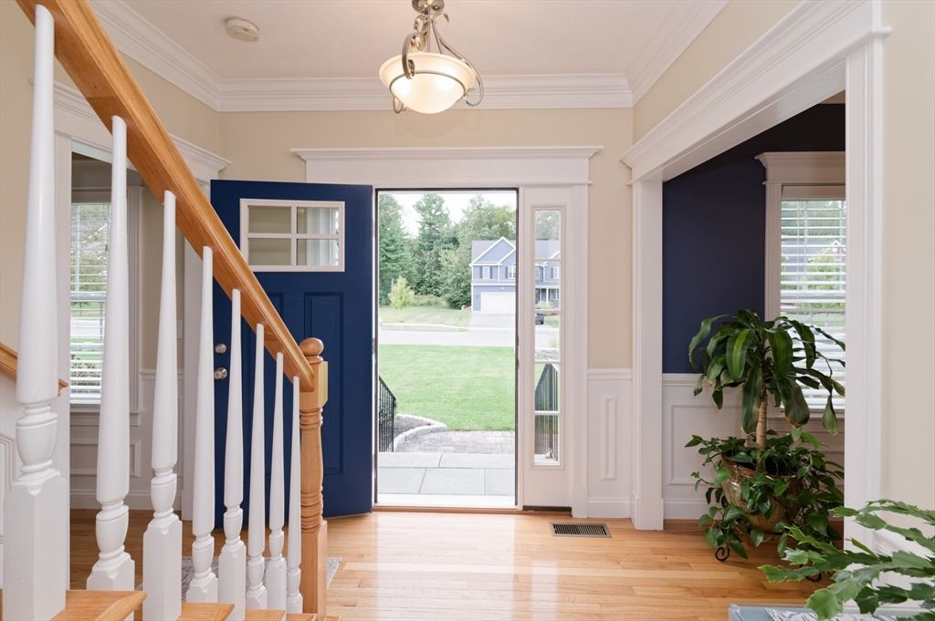 Interior, Pendant Lights, Wood Texture Flooring