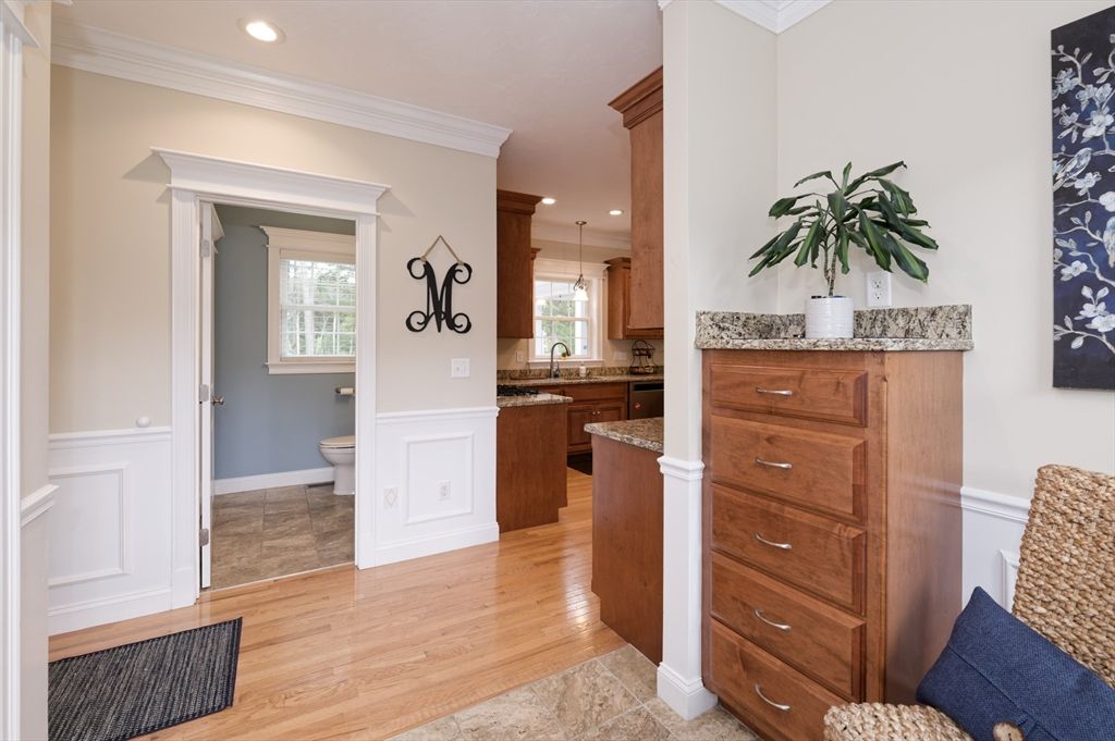 Bathroom, Interior, Pendant Lights, Recessed Lighting, Wood Texture Flooring
