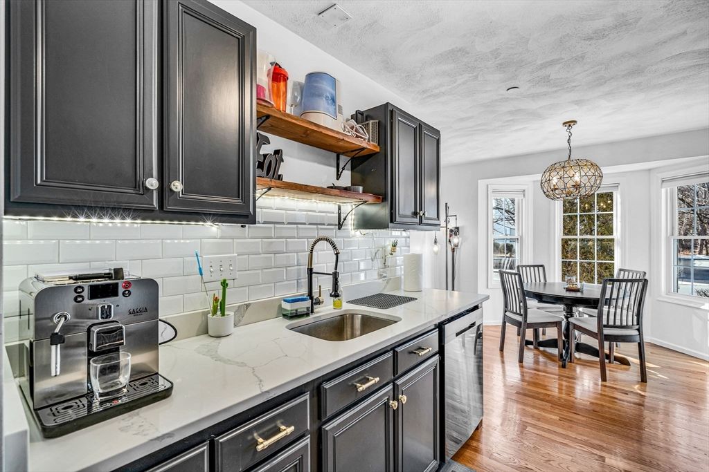 Dining room, Interior, Kitchen, Pendant Lights, Wood Texture Flooring