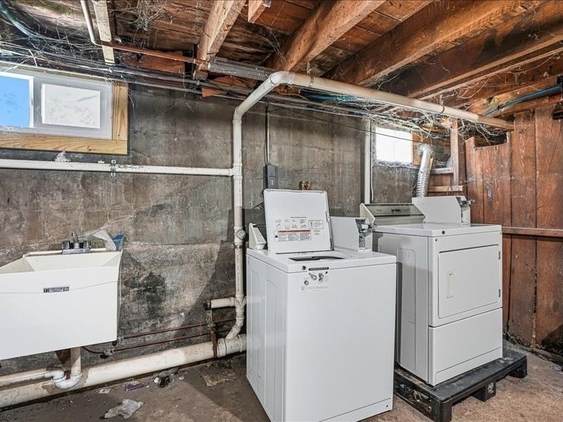 Interior, Washer, Wooden Beams