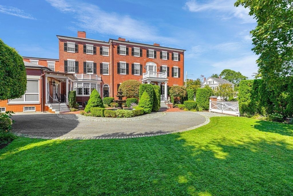 Backyard, Exterior, Facade, Brick Facade, Georgian