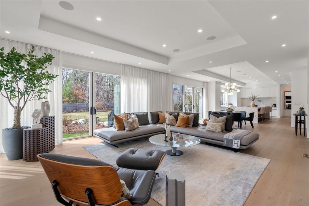 Chandelier, Dining room, Interior, Living room, Pendant Lights, Recessed Lighting, Wood Texture Flooring