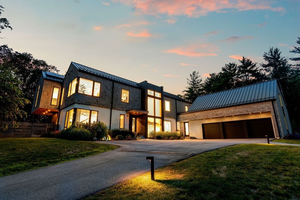 Attached, Exterior, Facade, Modern