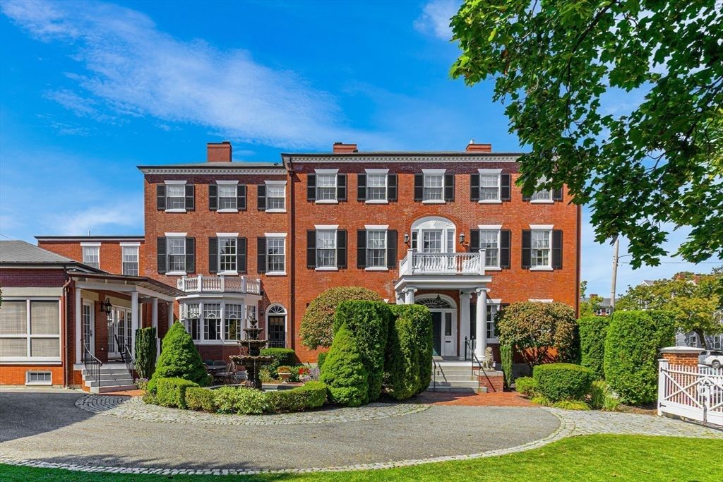 Exterior, Facade, Brick Facade, Georgian