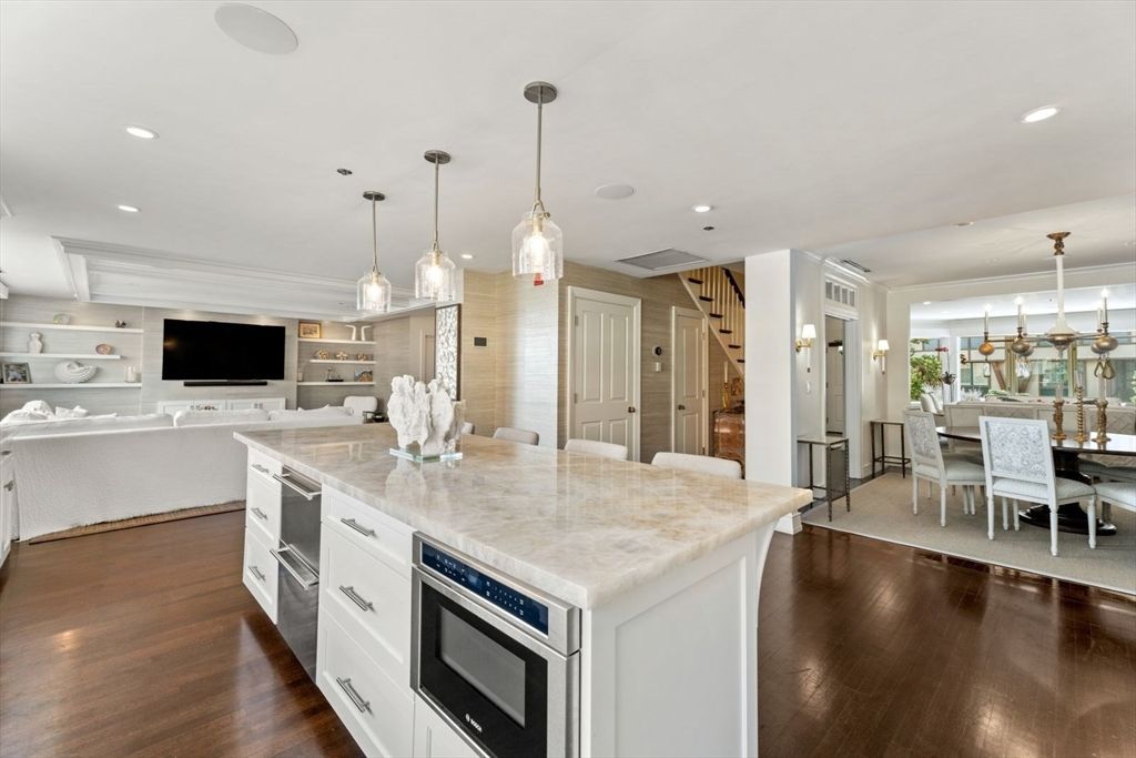 Dining room, Interior, Kitchen, Living room, Pendant Lights, Recessed Lighting, Stainless Steel Appliances, Wood Texture Flooring