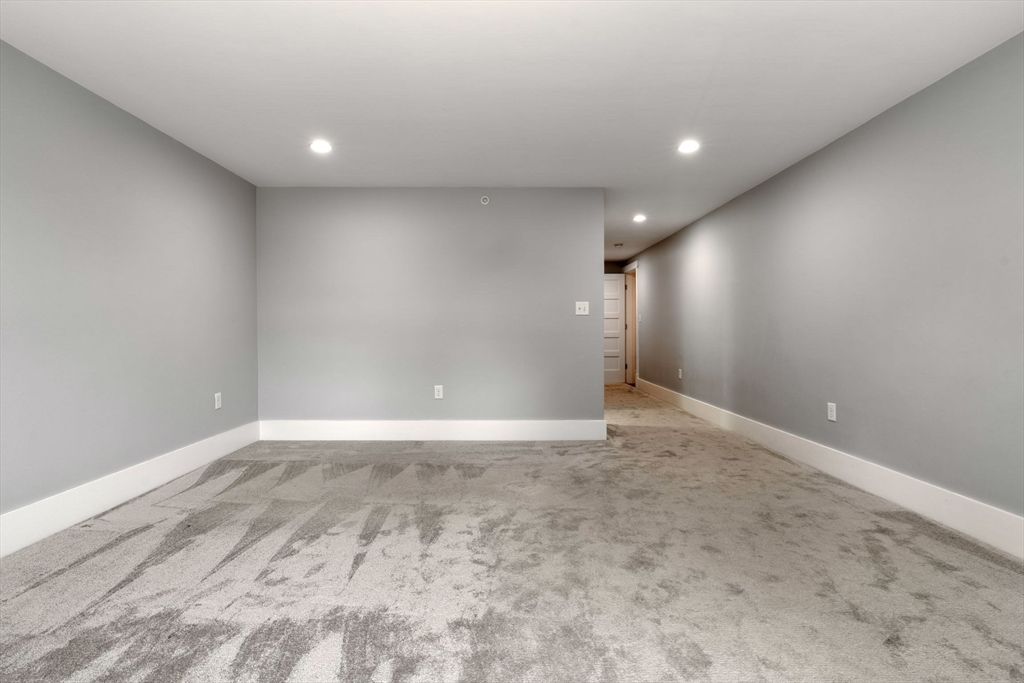 Empty room, Interior, Recessed Lighting