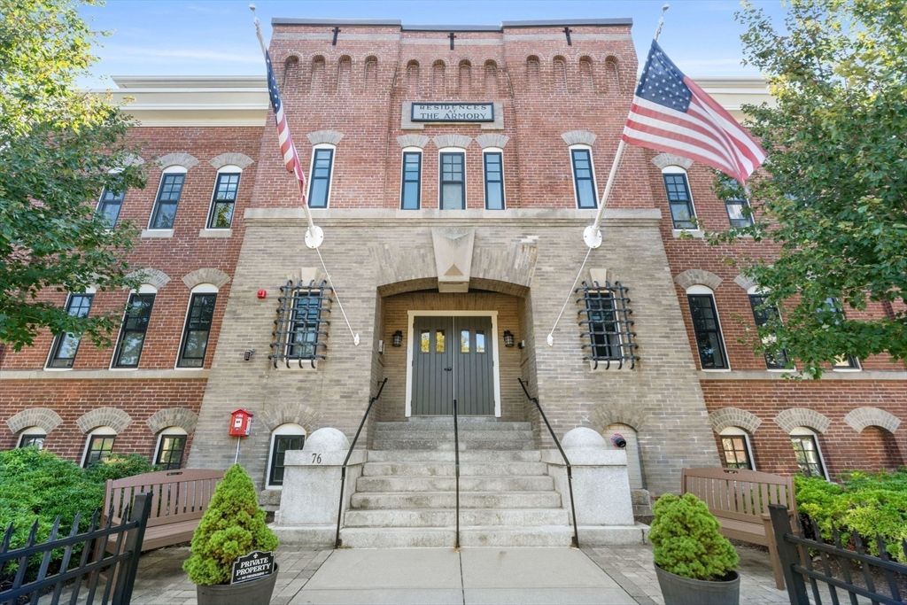Exterior, Facade, Brick Facade, Rowhouse