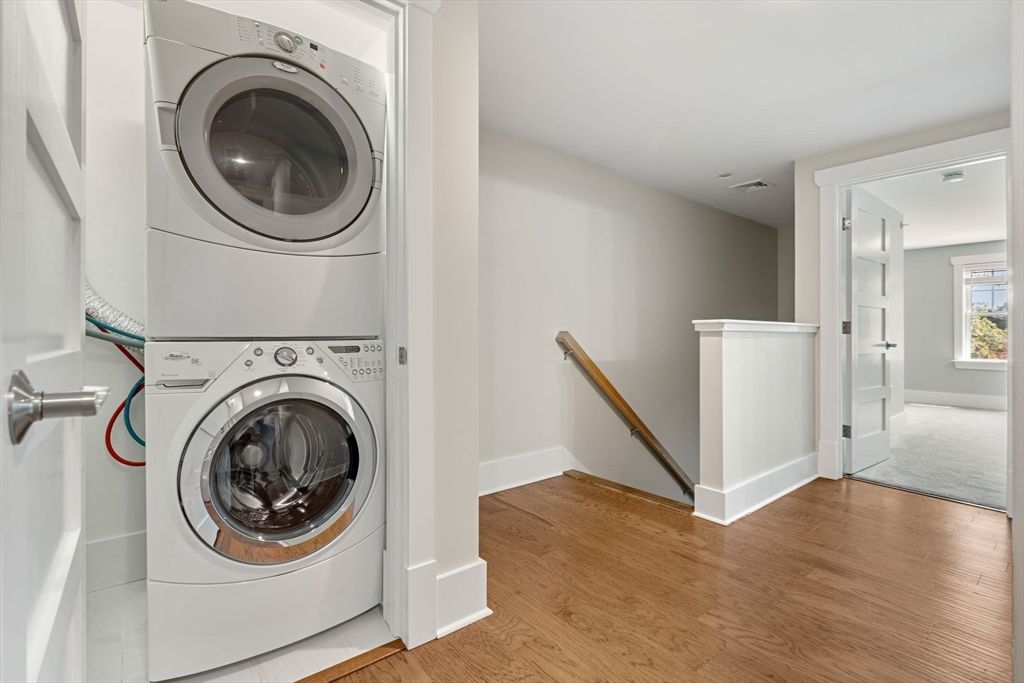Interior, Utility Closets, Washer, Wood Texture Flooring