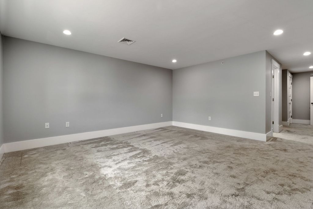 Empty room, Interior, Recessed Lighting
