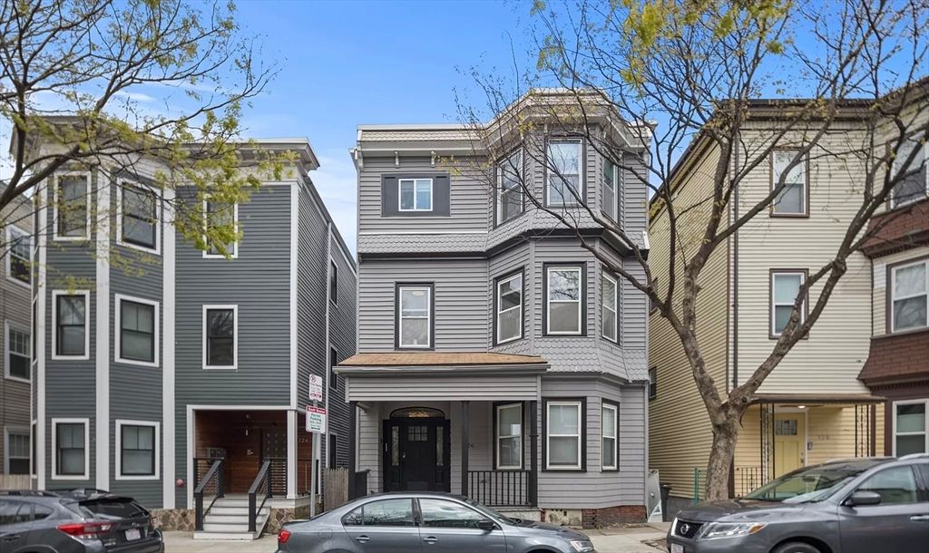 Exterior, Facade, Rowhouse