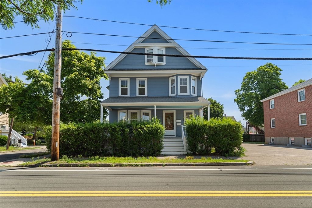 Exterior, Facade, Queen Anne Victorian