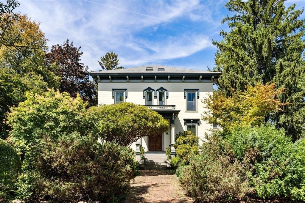 Exterior, Facade, Georgian