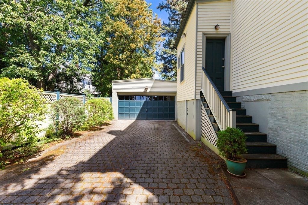 Detached Garage, Exterior