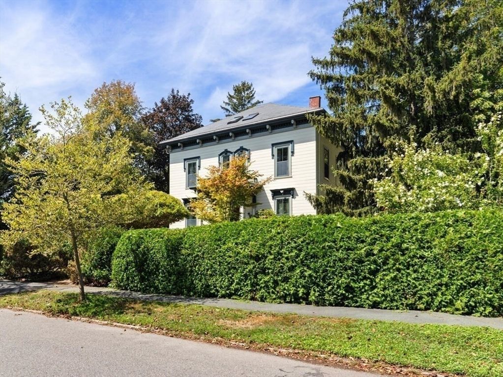 Exterior, Facade, Georgian