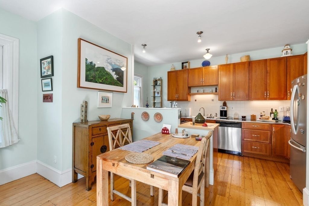 Dining room, Interior, Kitchen, Stainless Steel Appliances, Wood Texture Flooring