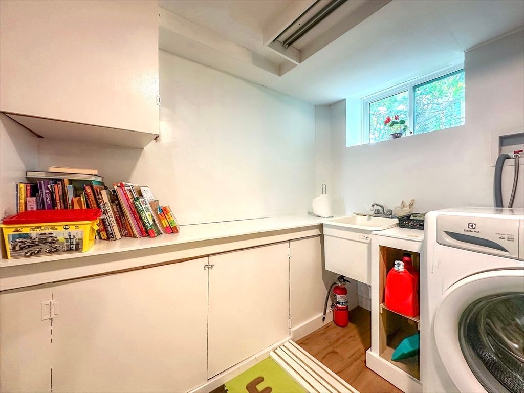 Interior, Washer, Wood Texture Flooring