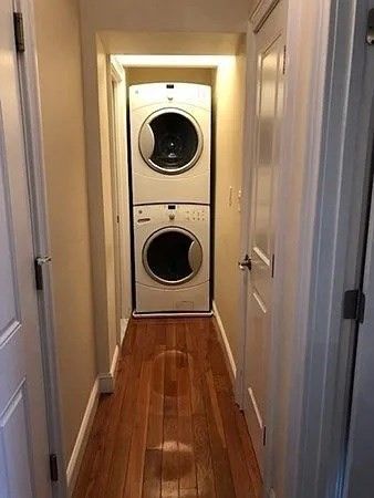 Interior, Utility Closets, Washer, Wood Texture Flooring